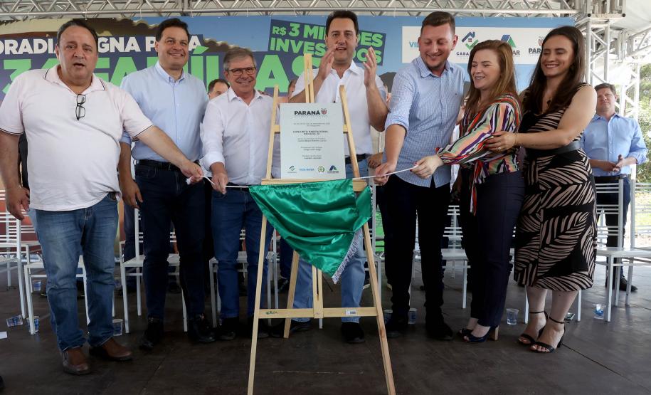 Governador entrega casas custeadas pelo Estado a 34 famílias de Rio Azul