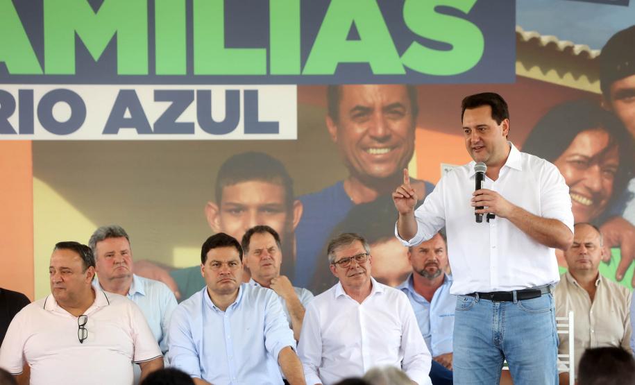 Governador entrega casas custeadas pelo Estado a 34 famílias de Rio Azul