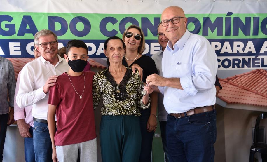 Governo do Paraná inaugura condomínio do idoso de Cornélio Procópio