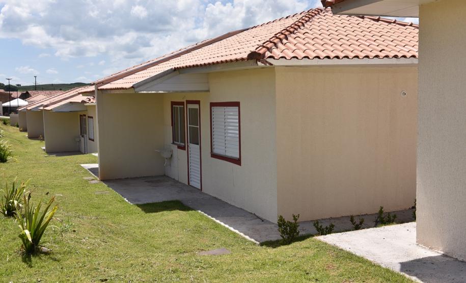 Governo do Paraná inaugura condomínio do idoso de Cornélio Procópio