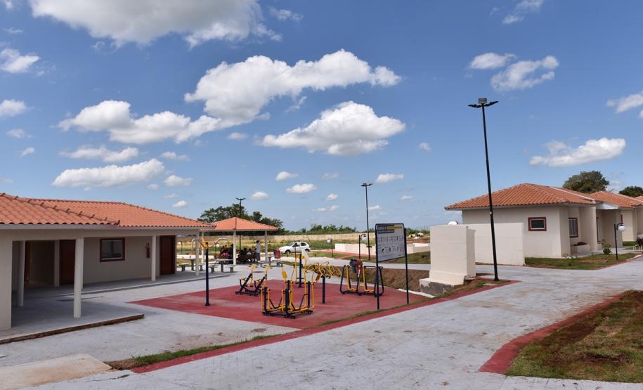 Governo do Paraná inaugura condomínio do idoso de Cornélio Procópio