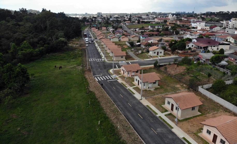 Governador entrega casas custeadas pelo Estado a 34 famílias de Rio Azul