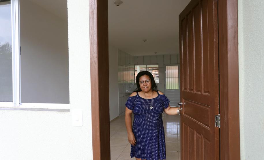Governador entrega casas custeadas pelo Estado a 34 famílias de Rio Azul