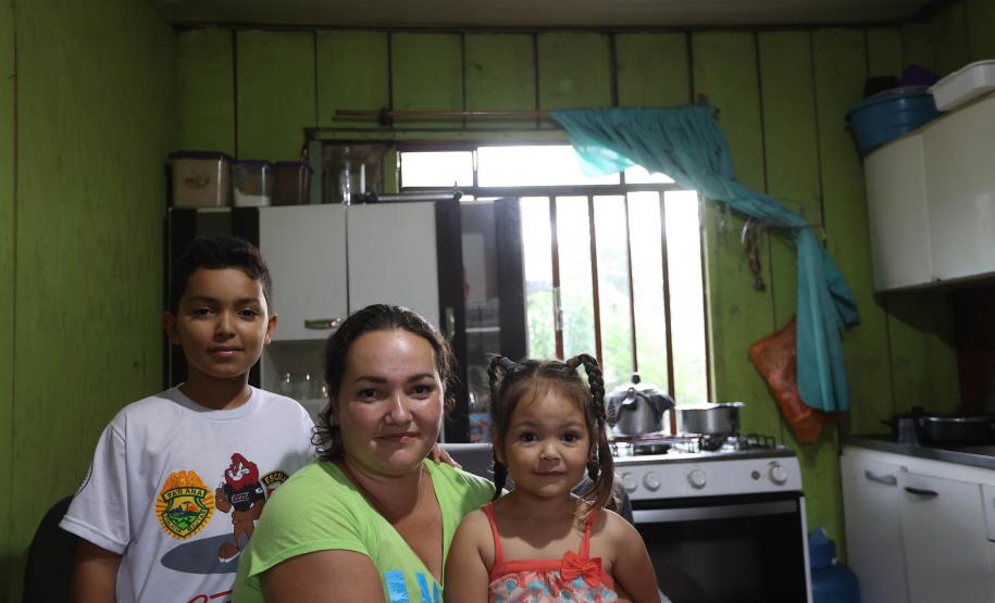 Governador entrega casas custeadas pelo Estado a 34 famílias de Rio Azul