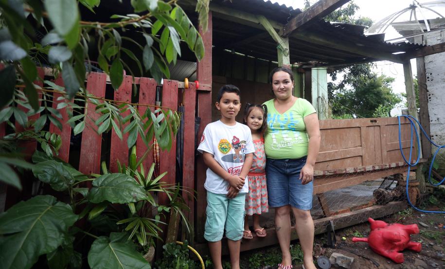 Governador entrega casas custeadas pelo Estado a 34 famílias de Rio Azul
