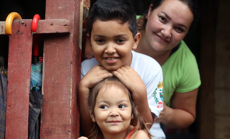 Governador entrega casas custeadas pelo Estado a 34 famílias de Rio Azul