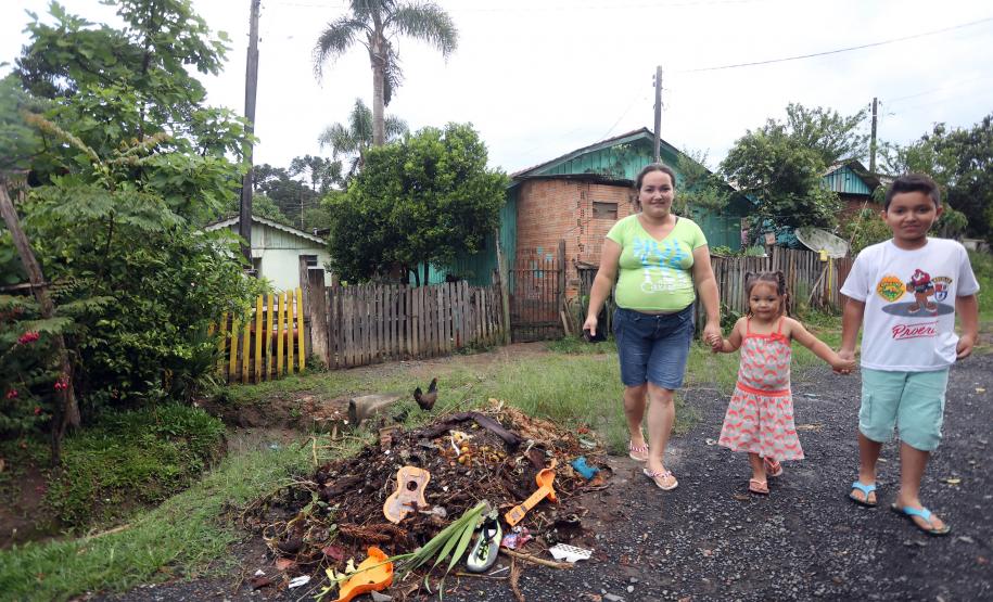 Governador entrega casas custeadas pelo Estado a 34 famílias de Rio Azul