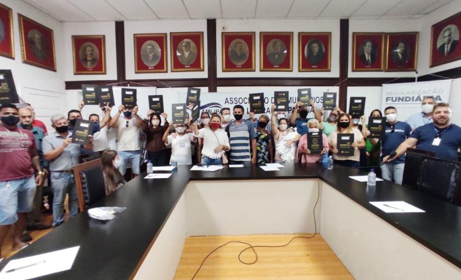 Com 16 mil famílias beneficiadas, Estado vai ampliar programa de regularização fundiária