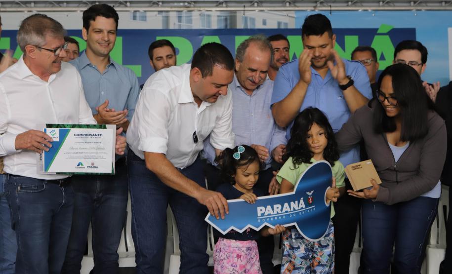 Governador Carlos Massa Ratinho junior entrega moradias do Programa Casa Fácil Paraná em Cascavel