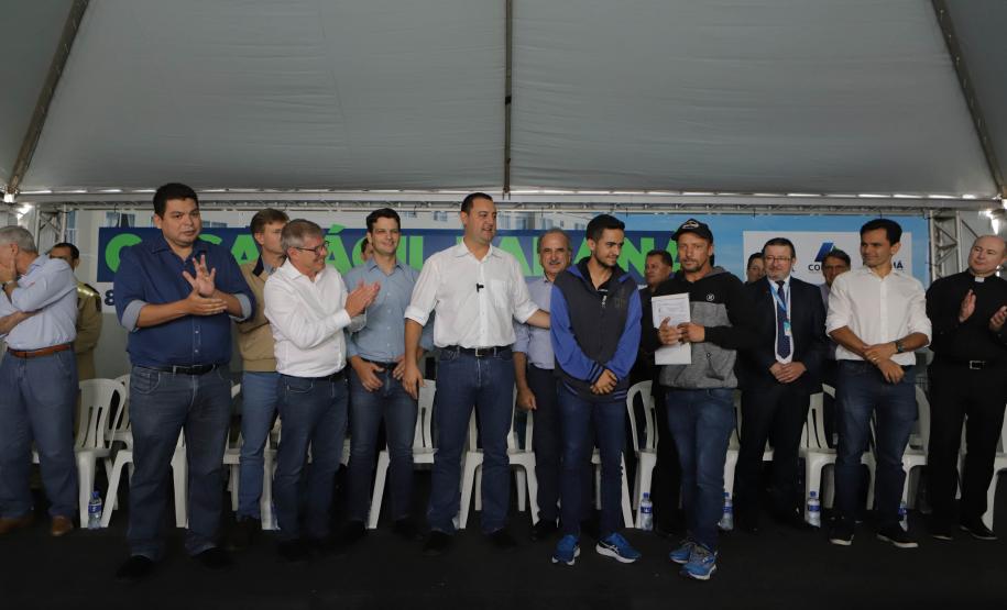 Governador Carlos Massa Ratinho junior entrega moradias do Programa Casa Fácil Paraná em Cascavel