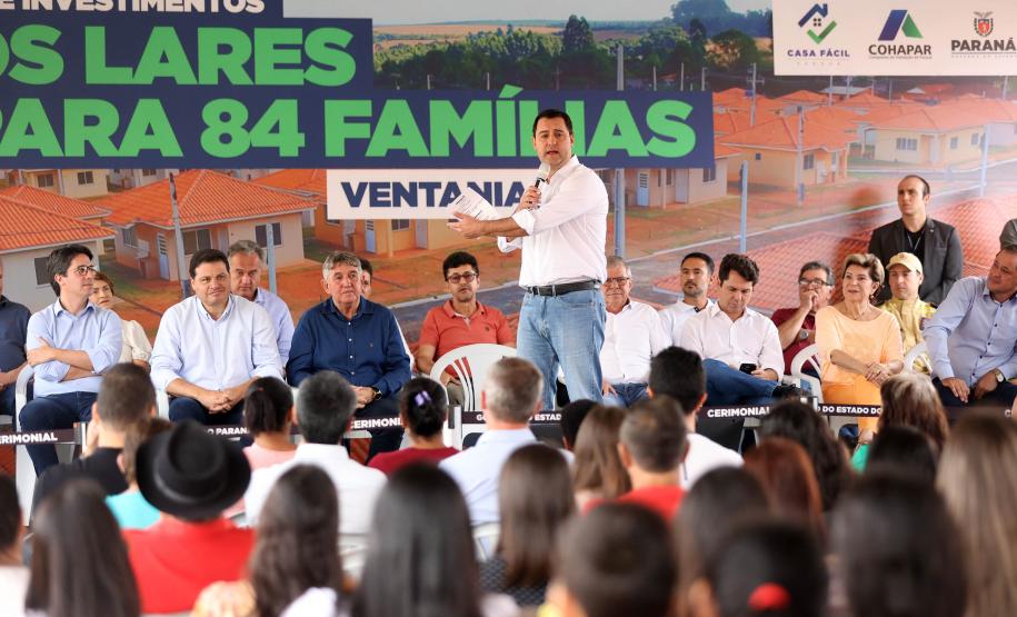 Com investimento de R$ 8,1 milhões do Estado, governador entrega 84 casas populares a famílias de Ventania