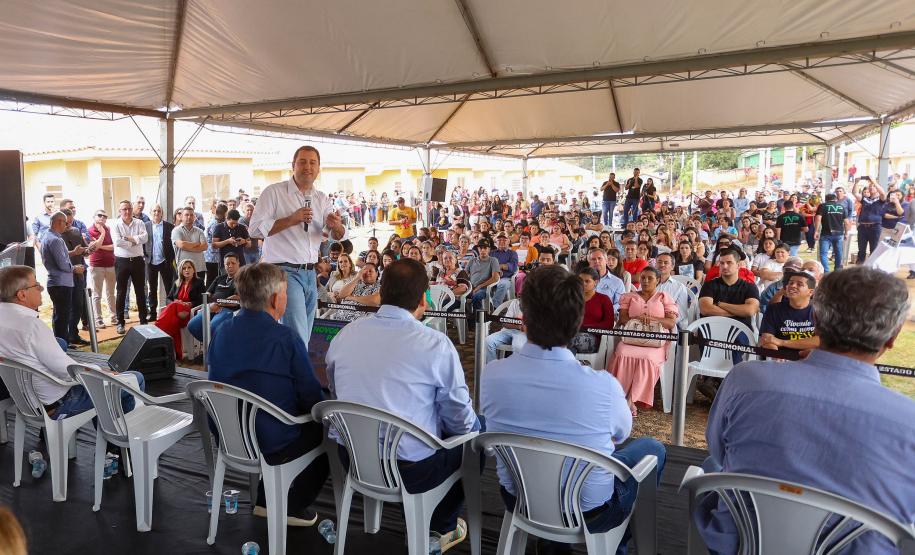Com investimento de R$ 8,1 milhões do Estado, governador entrega 84 casas populares a famílias de Ventania