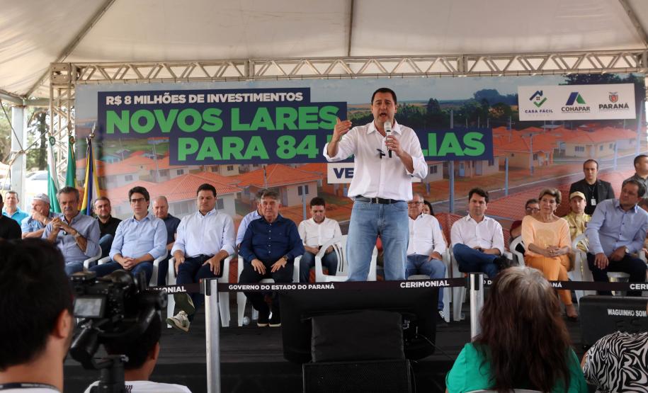 Com investimento de R$ 8,1 milhões do Estado, governador entrega 84 casas populares a famílias de Ventania