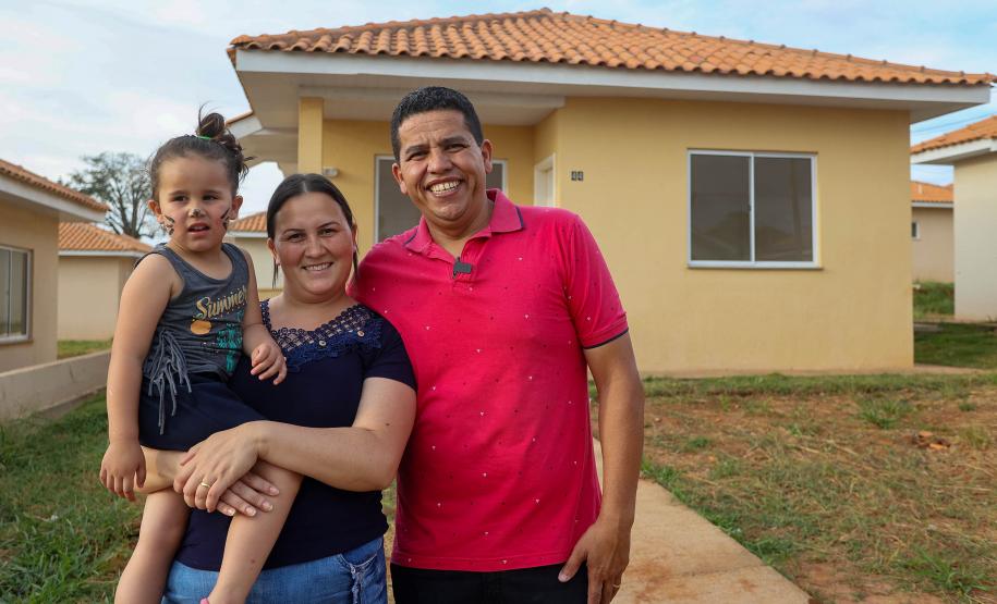 Com investimento de R$ 8,1 milhões do Estado, governador entrega 84 casas populares a famílias de Ventania