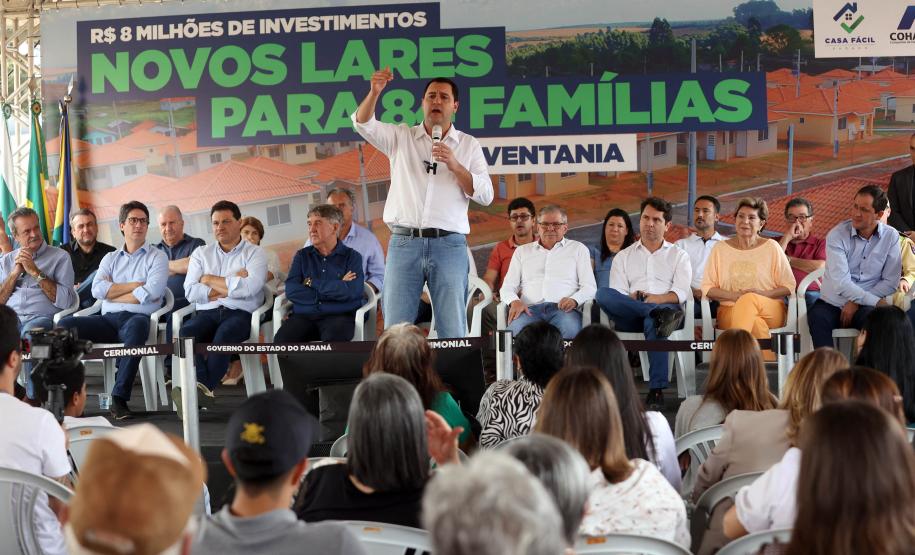 Com investimento de R$ 8,1 milhões do Estado, governador entrega 84 casas populares a famílias de Ventania