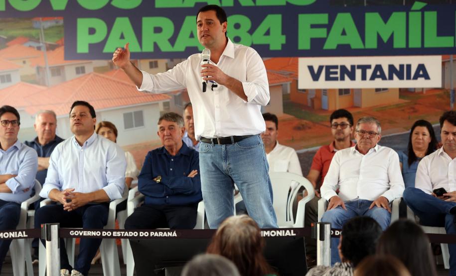 Com investimento de R$ 8,1 milhões do Estado, governador entrega 84 casas populares a famílias de Ventania