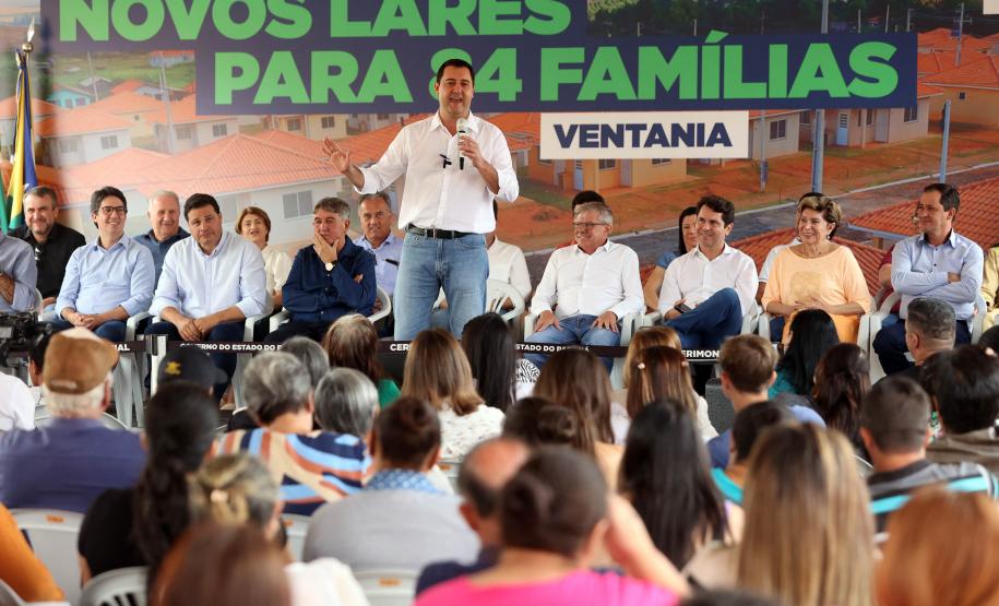 Com investimento de R$ 8,1 milhões do Estado, governador entrega 84 casas populares a famílias de Ventania