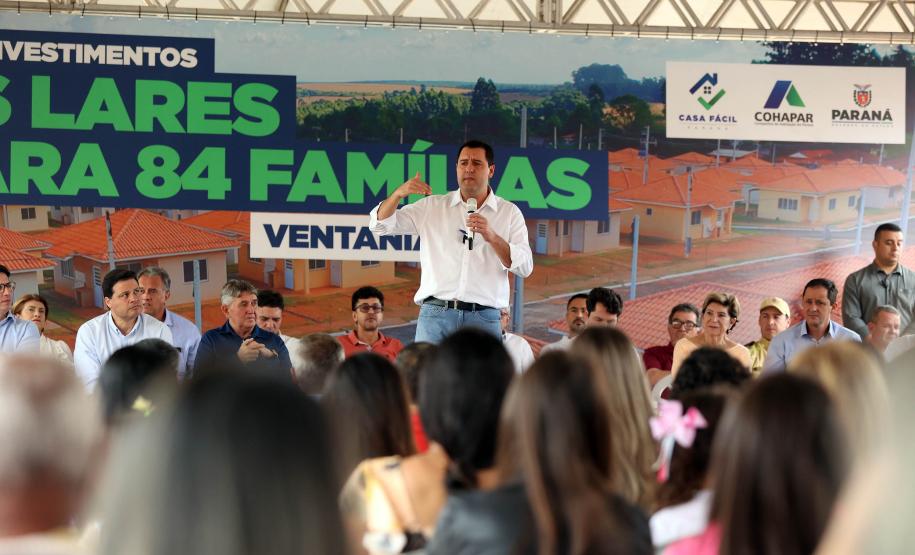 Com investimento de R$ 8,1 milhões do Estado, governador entrega 84 casas populares a famílias de Ventania