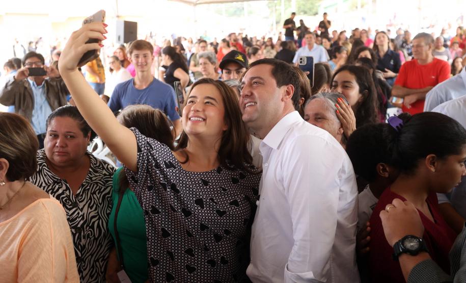 Com investimento de R$ 8,1 milhões do Estado, governador entrega 84 casas populares a famílias de Ventania