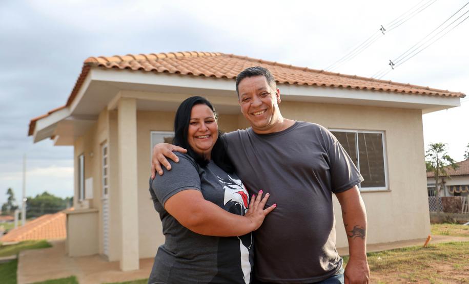 Com investimento de R$ 8,1 milhões do Estado, governador entrega 84 casas populares a famílias de Ventania