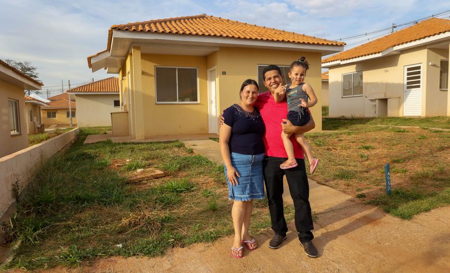 Com investimento de R$ 8,1 milhões do Estado, governador entrega 84 casas populares a famílias de Ventania