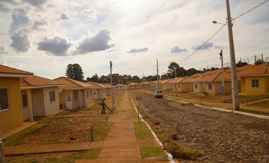 Com investimento de R$ 8,1 milhões do Estado, governador entrega 84 casas populares a famílias de Ventania