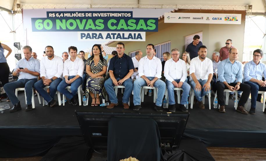 Governador inaugura conjunto com 60 moradias em Atalaia