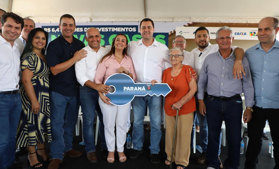 Governador inaugura conjunto com 60 moradias em Atalaia