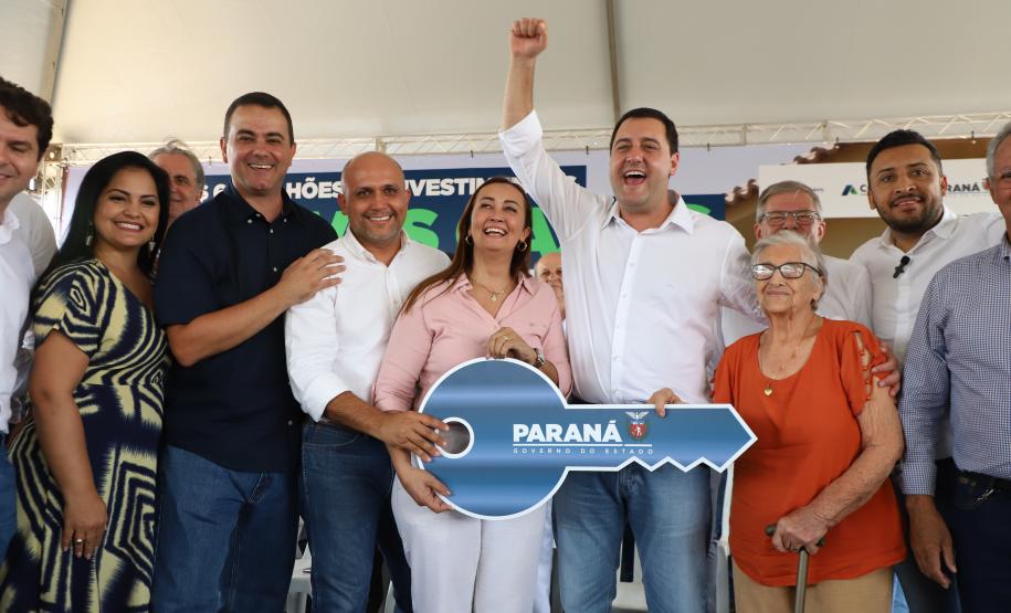 Governador inaugura conjunto com 60 moradias em Atalaia