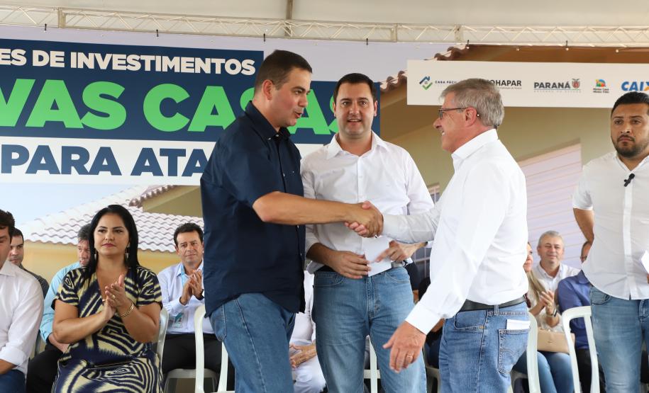 Governador inaugura conjunto com 60 moradias em Atalaia