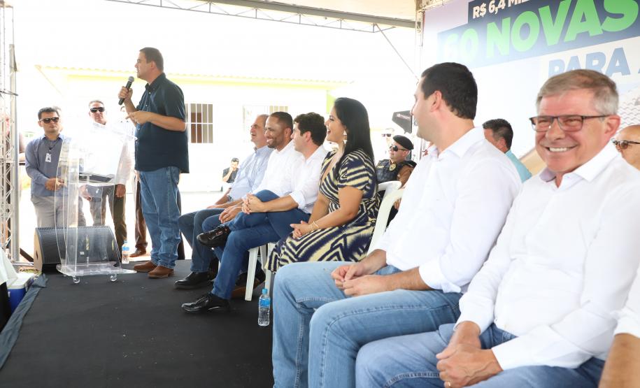 Governador inaugura conjunto com 60 moradias em Atalaia