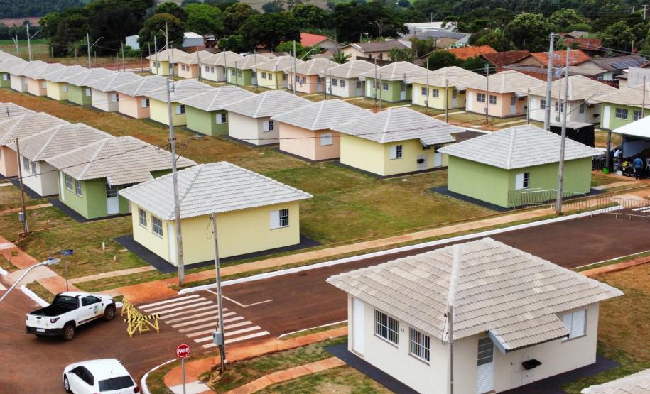Governador inaugura conjunto com 60 moradias em Atalaia