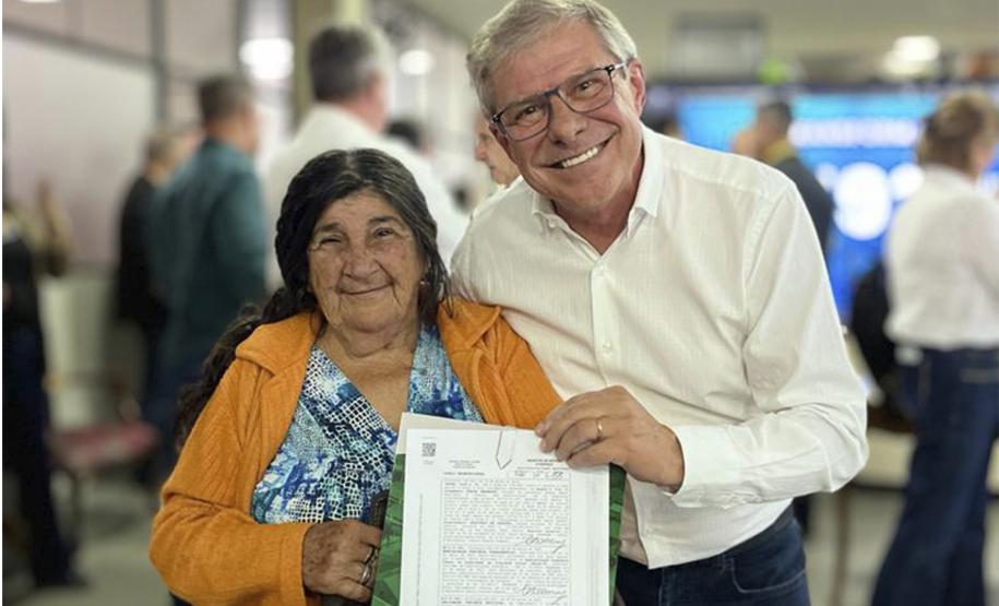 Em Cascavel mais 50 famílias tem seu imóvel regularizado