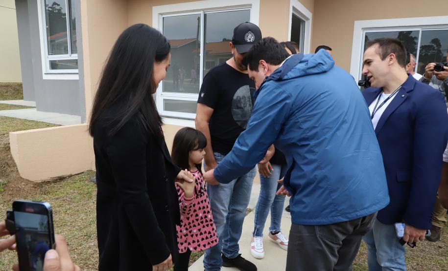Governador entrega chaves da casa própria a 174 famílias de Irati