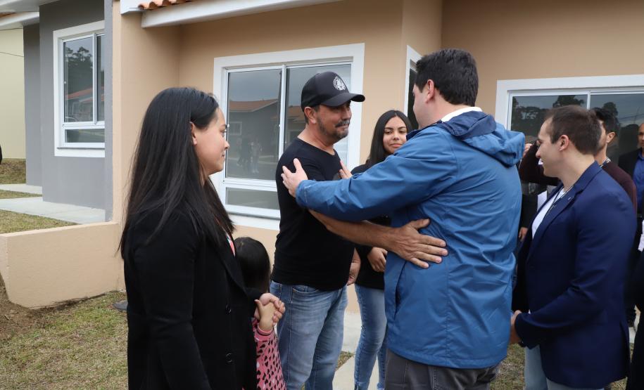Governador entrega chaves da casa própria a 174 famílias de Irati