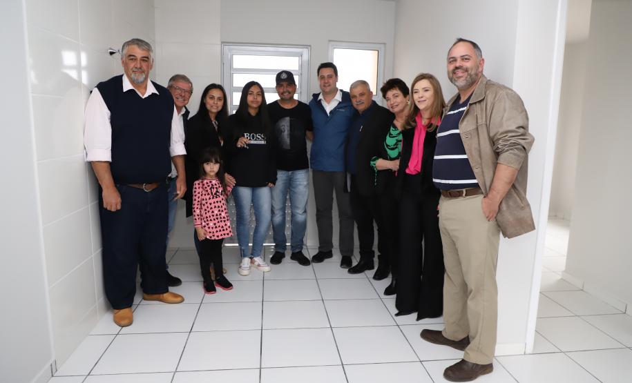 Governador entrega chaves da casa própria a 174 famílias de Irati