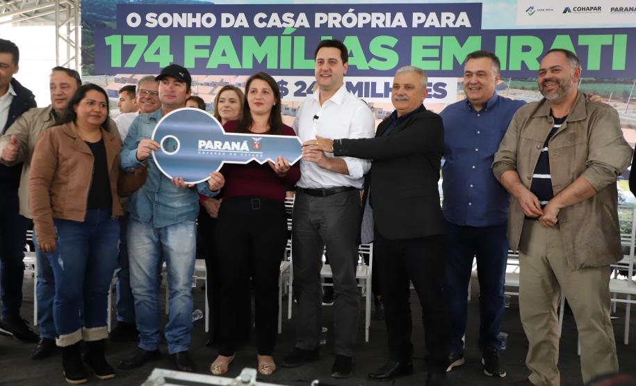 Governador entrega chaves da casa própria a 174 famílias de Irati
