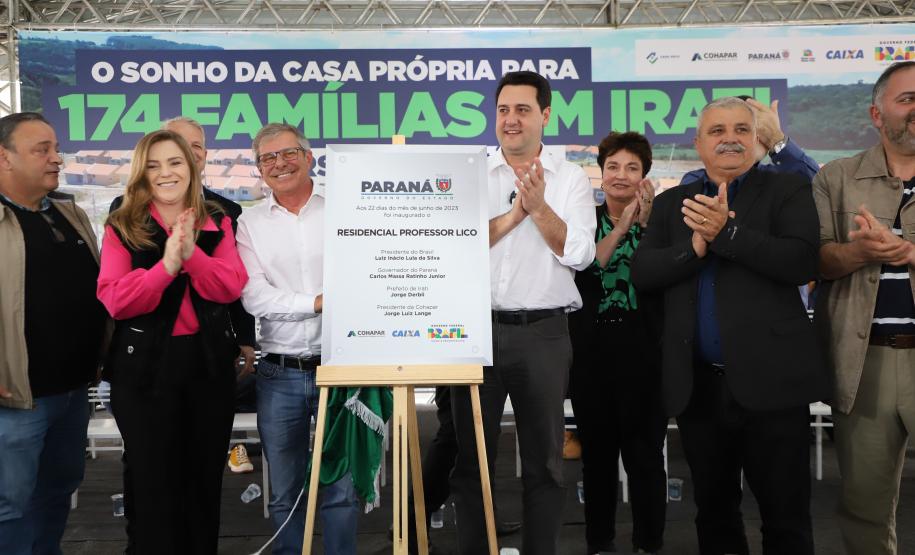 Governador entrega chaves da casa própria a 174 famílias de Irati
