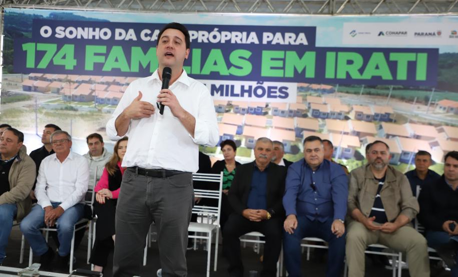 Governador entrega chaves da casa própria a 174 famílias de Irati