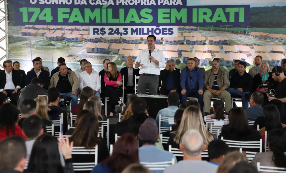 Governador entrega chaves da casa própria a 174 famílias de Irati