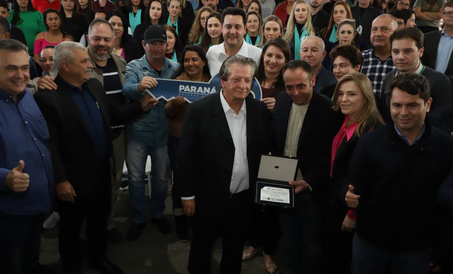 Governador entrega chaves da casa própria a 174 famílias de Irati