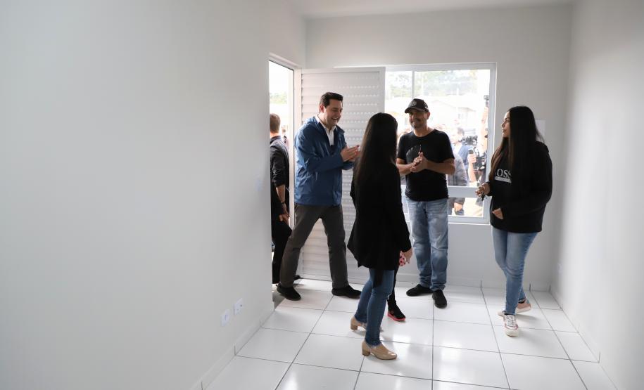 Governador entrega chaves da casa própria a 174 famílias de Irati