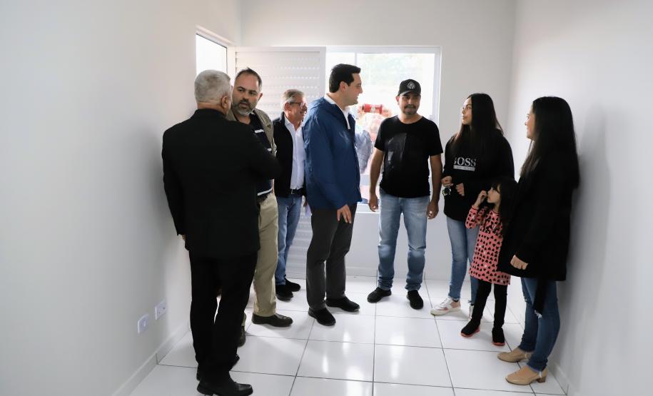 Governador entrega chaves da casa própria a 174 famílias de Irati
