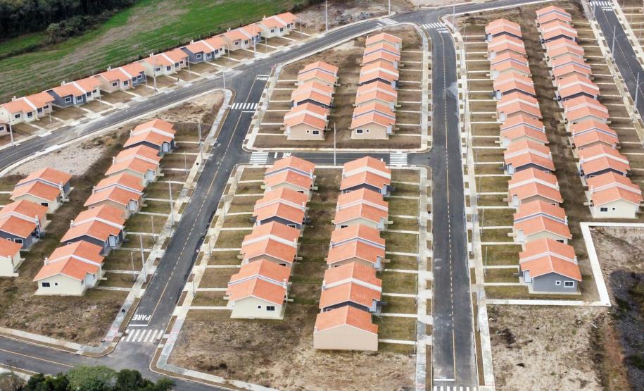 Governador entrega chaves da casa própria a 174 famílias de Irati