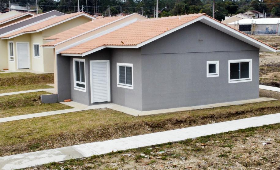 Governador entrega chaves da casa própria a 174 famílias de Irati