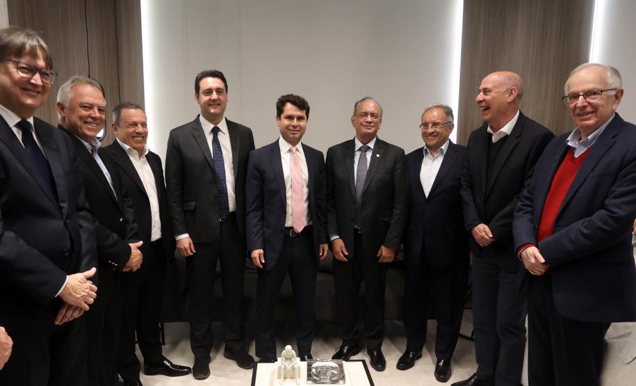 Com investimento de R$ 800 milhões, governador anuncia construção de 40 mil moradias