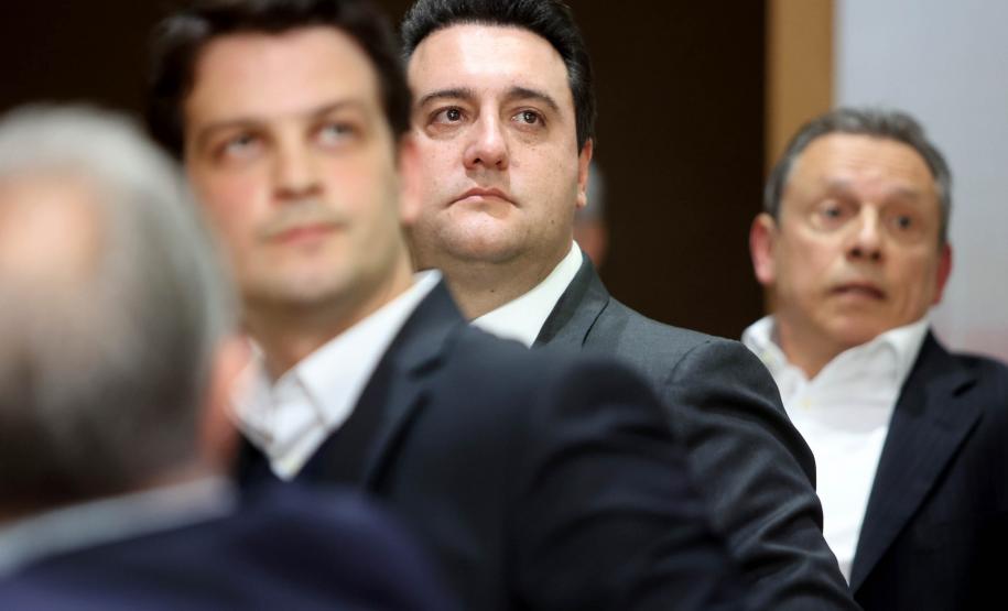 Com investimento de R$ 800 milhões, governador anuncia construção de 40 mil moradias