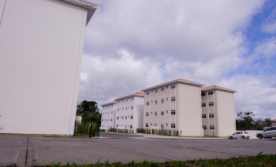 Com apoio do Estado, 111 famílias de Araucária conquistam a casa própria