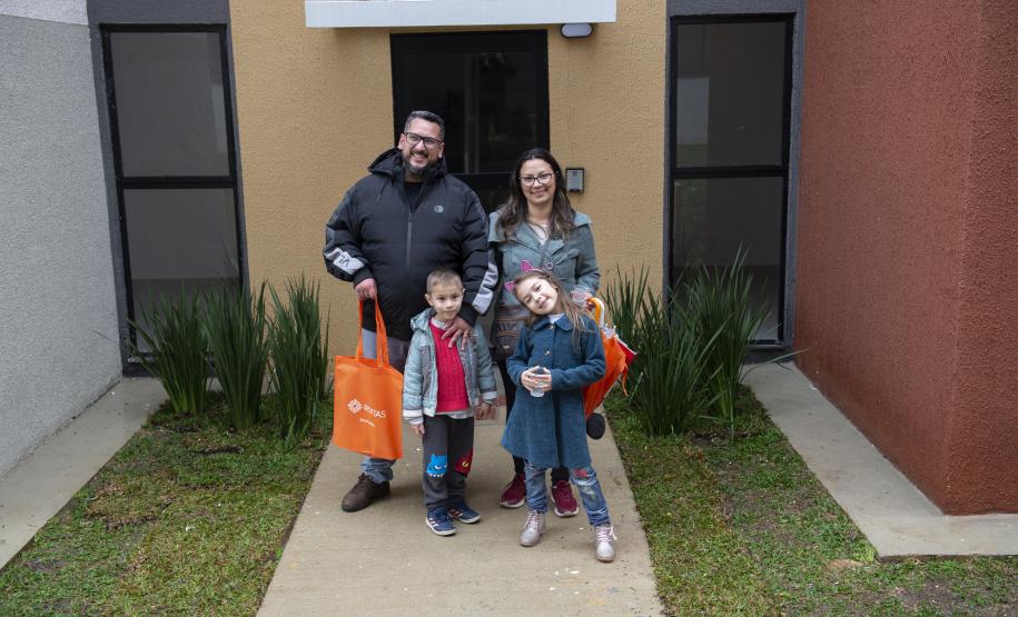 Com apoio do Estado, famílias de Almirante Tamandaré conquistam novas moradias
