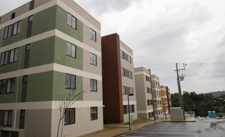 Com apoio do Estado, famílias de Almirante Tamandaré conquistam novas moradias